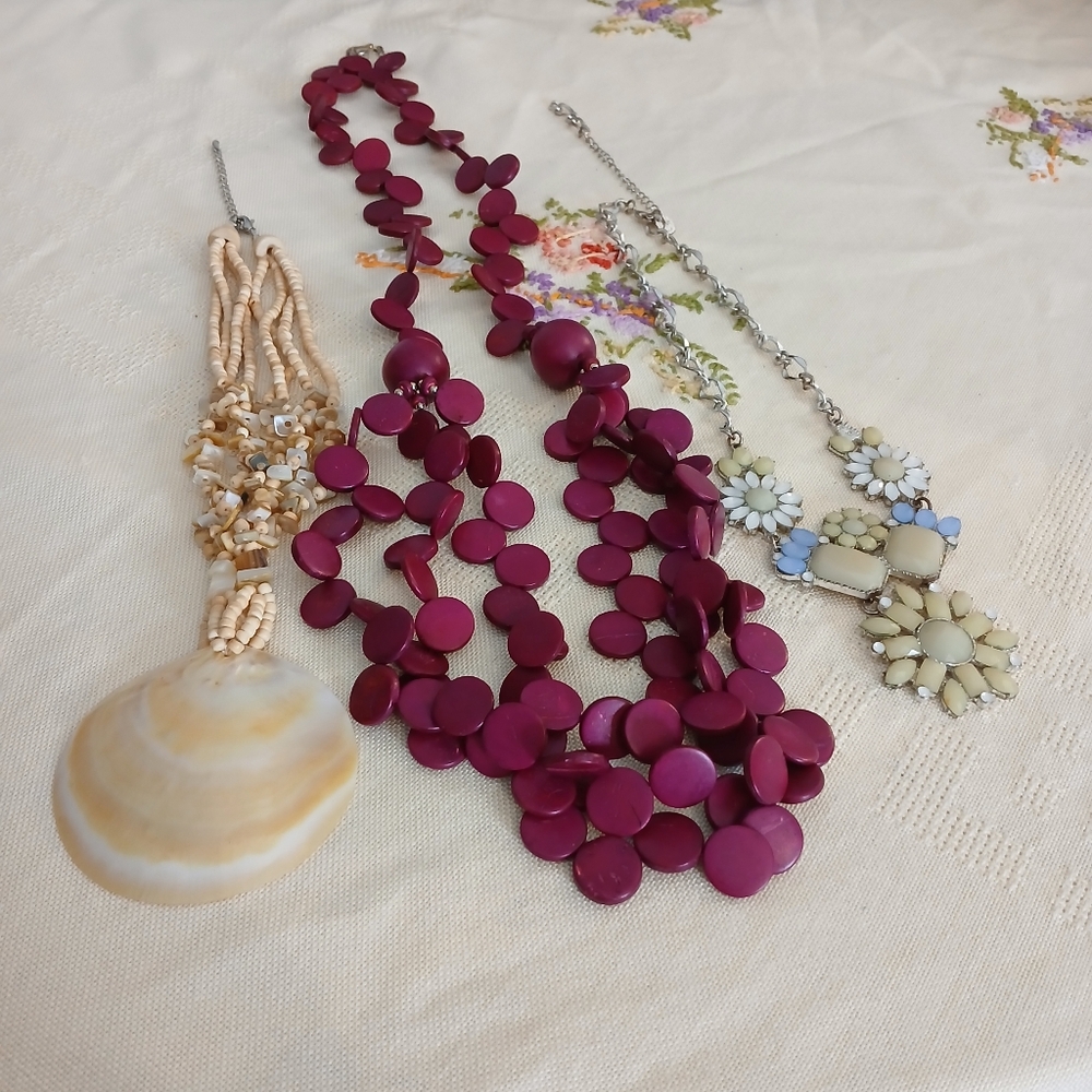 Costume Jewlery Lot Of 3 Necklaces